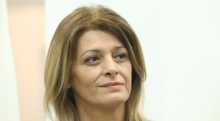 Съпругата на президента Десислава Радева се включи в почистването на