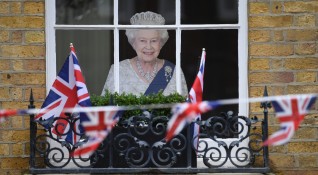 От една година здравословното състояние на кралица Елизабет Втора поражда