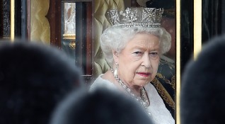 Британската кралица Елизабет Втора почина спокойно днес следобед съобщи тази