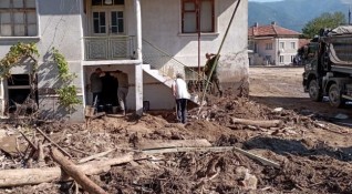 Огромните наводнения в Карловско предизвикаха сериозни щети с които държават