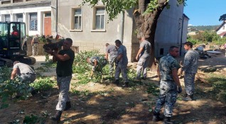 Седмица след наводнението пострадалите в Карловско още не могат да