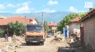 Близо 10 дни след тежките наводнения в Карловско все още