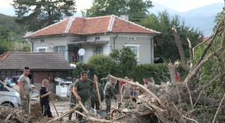 Водата в цялата община Карлово остава негодна за пиене и