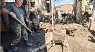 Българската армия ще продължи да помага на населението в пострадалите