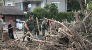 За хората от наводнението села Каравелово Богдан и Слатина са