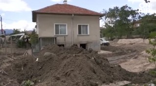 Започна ваксинация срещу тетанус в наводнените села в Карловско Лекари