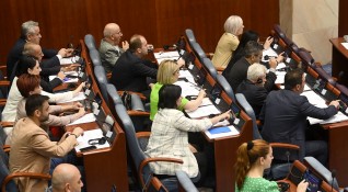 Искането за референдум относно Договора за добросъседство в България внесено