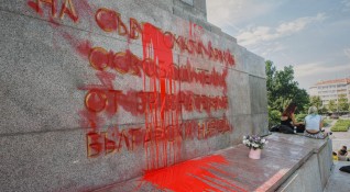 Снимка Димитър Кьосемарлиев Dnes bgЗа пореден път Паметникът на съветската армия