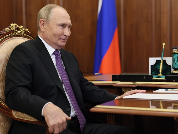 Източници, близки до Кремъл, твърдят, че лимузината на Владимир Путин