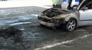 Автомобил се запали на бензиностанция на АМ Хемус между Варна