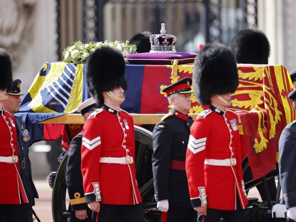 Великобритания потъна в скръб заради смъртта на кралица Елизабет II.