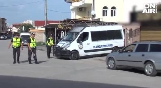 Полиция и жандармерия влязоха в ромския квартал в Пазарджик като