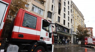 Пожарът в столичния хотел Централ е започнал от включено зарядно