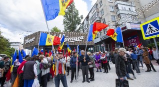 Голяма група хора проведоха протест в Молдова съобщи Гардиън Протестиращите