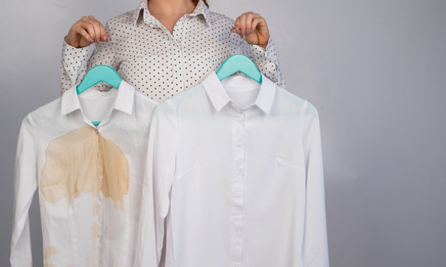 Как да премахнете различни петна от белите дрехи?