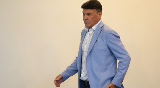 Президентът на БФС Борислав Михайлов откри нов футболен терен в