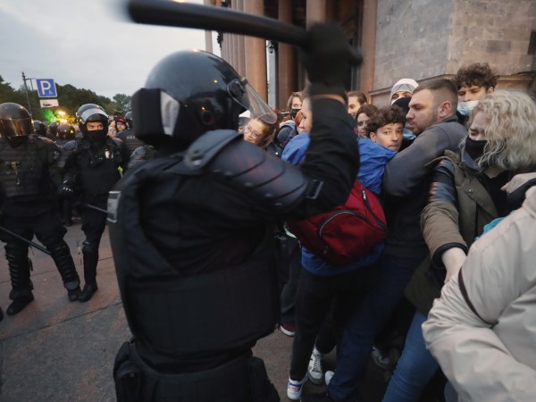 Най-малко 1332-ма са арестуваните на снощните протести в Русия след
