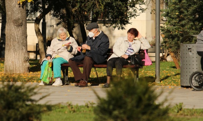 Топим се: Населението на България намалява със 17 души на час 