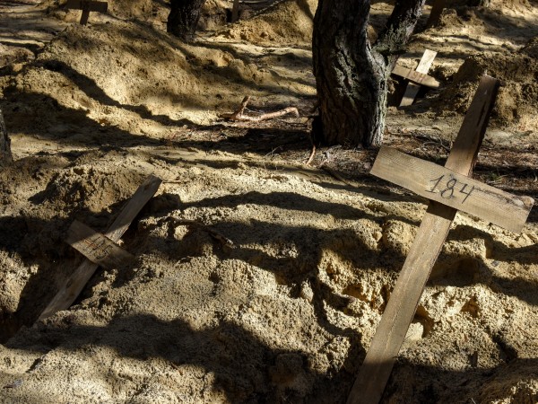 447 тела са били ексхумирани от масовия гроб близо до