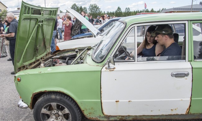 Ще мобилизират ли и автомобили на фронта в Украйна? 