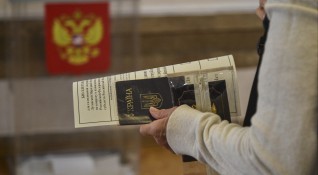 Втори ден продължава гласуването на референдумите в окупираните от Русия