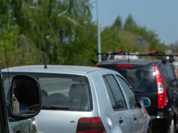 Руските власти признаха днес, че има значителен“ наплив от превозни