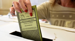 Млад българин се обеси по време на гласуването в избирателна