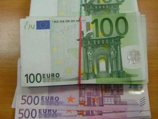 Митничари откриха недекларирани общо 189 050 евро в рамките на
