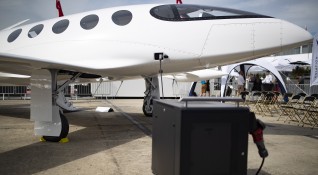Американска компания дебютира със своя изцяло електрически самолет съобщи FOX