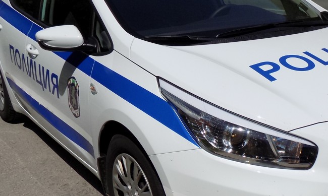 Автомобил с мигранти катастрофира в София, четирима са ранени 