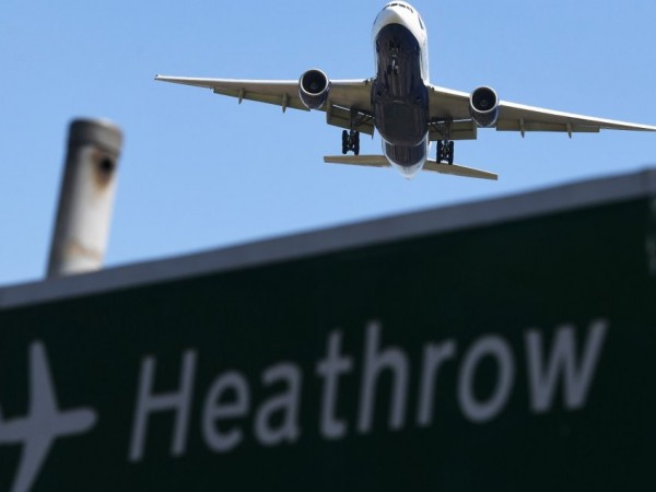 Британските медии съобщиха за инцидент между два пътнически самолета на