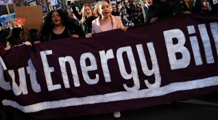 Хиляди активисти във Великобритания излязоха на протести срещу повишаването на