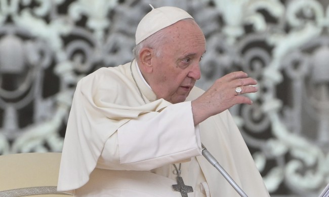 Папата: Путин да прекрати спиралата на насилие и смърт