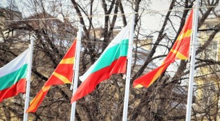 За българите в Северна Македония изборният ден започна нормално там