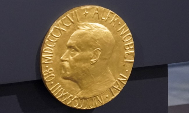 Ще се политизират ли Нобеловите награди?