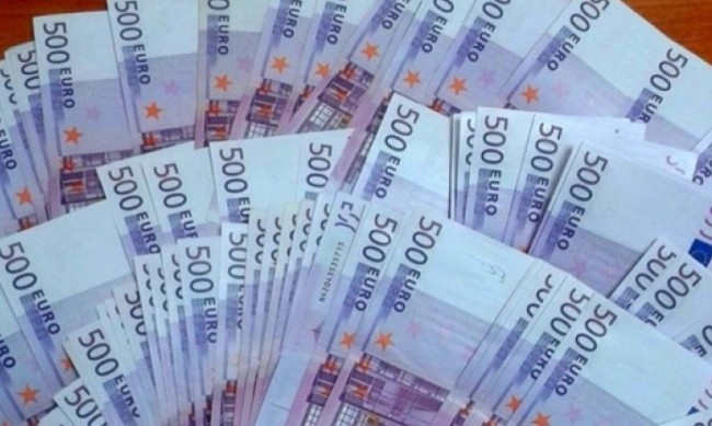 Хванаха 68 000 недекларирани евро на Дунав мост - Русе
