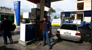 Гърците са притеснени от високите цени на горивата и стоките,