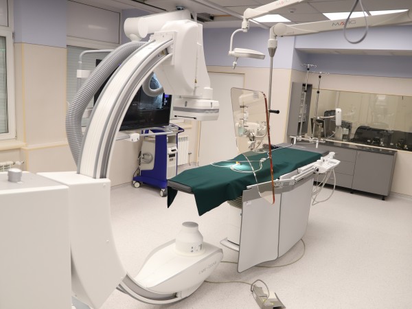 Мултидисциплинарен екип на Националната кардиологична болница (НКБ) постави стент в аортата на