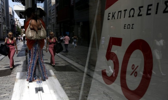 В Гърция обмислят магазините да затварят по-рано, за да пестят ток