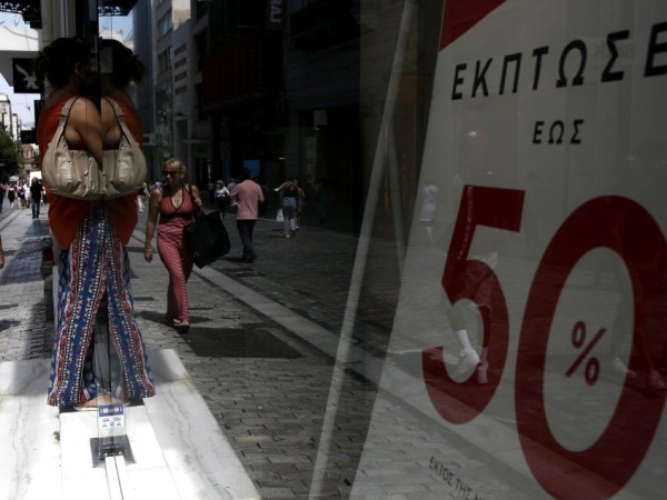 В Гърция обмислят да икономисват ток, като затворят магазините по-рано