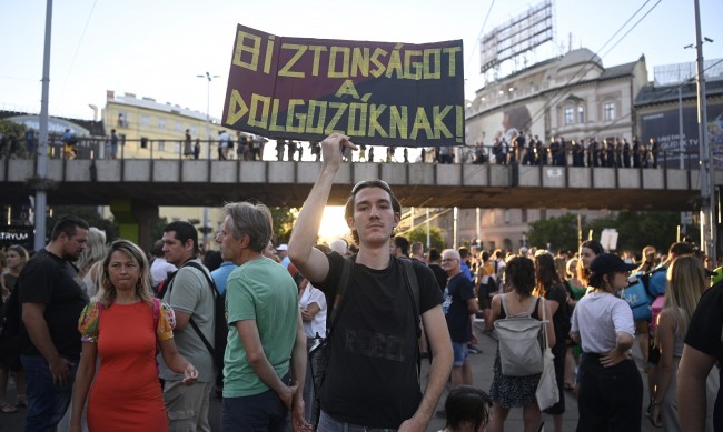 Хиляди на протест в Унгария