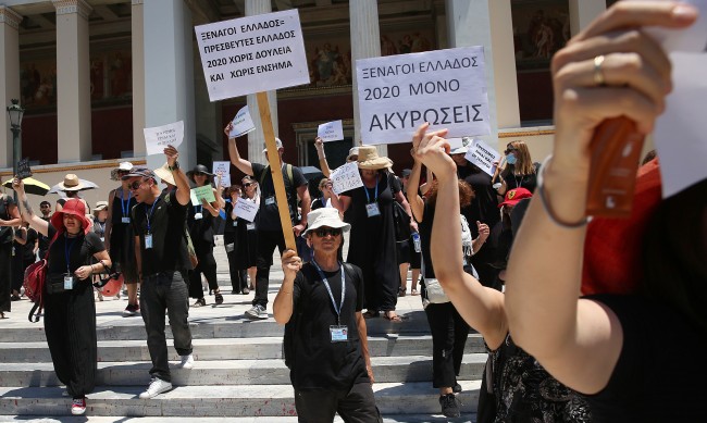 Пенсионери излязоха на протести в Гърция