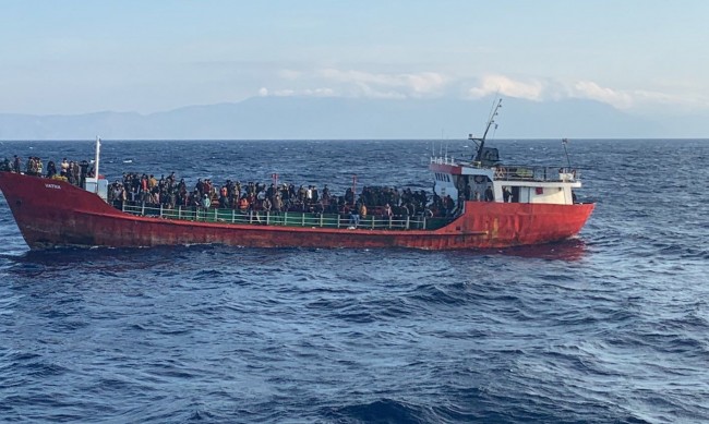 15 жертви при потъване на лодка с мигранти край остров Лесбос