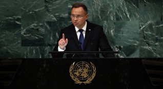 Полша твърди че е поискала ядрени оръжия от арсенала на
