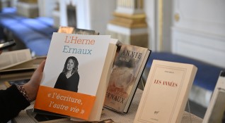 Френската авторка Ани Ерно спечели Нобеловата награда за литература съобщи