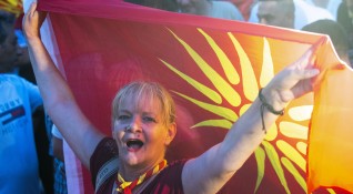 Българските евродепутати поискаха заличаването на македонския език обяви македонският народен