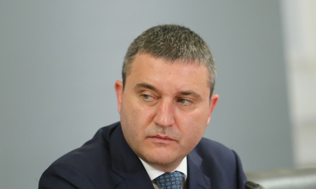 Горанов: Радев счупи политическия модел, вкара аматьори в политиката