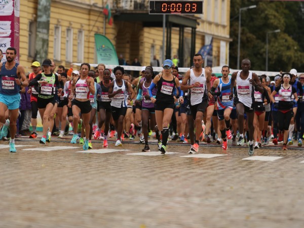 Във връзка с провеждането на Софийския маратон в неделя –