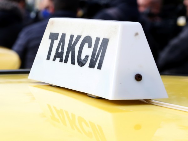 Близки и познати на таксиметровия шофьор, който почина след инцидент