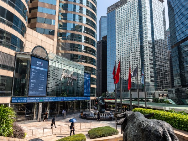 Руските компании, изгонени от западните финансови столици, проучват Хонконг като